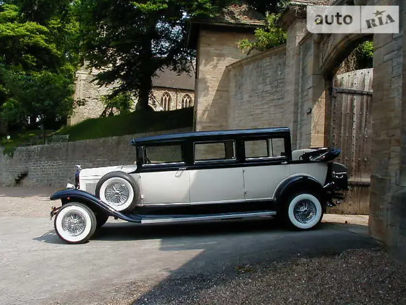 Три найефектніші ретроавто, які продають в Україні: ціни і фото